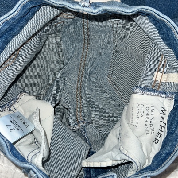 MOTHER High Waisted Looker Ankle Chew Jeans in Push the Envelope inseam 29”. - Picture 9 of 17